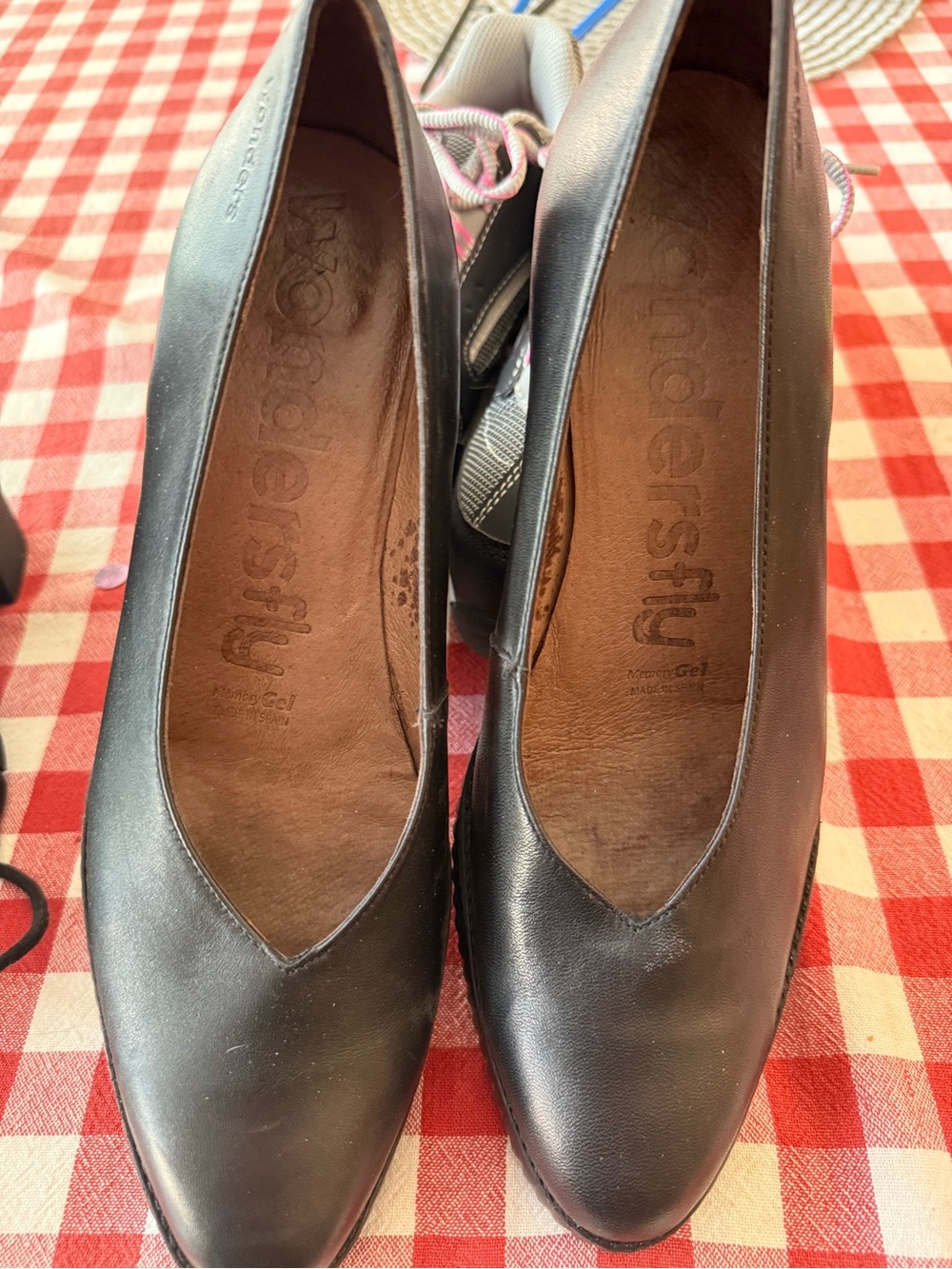 Wondersfly Black Leather Pointed-Toe Women's Heels